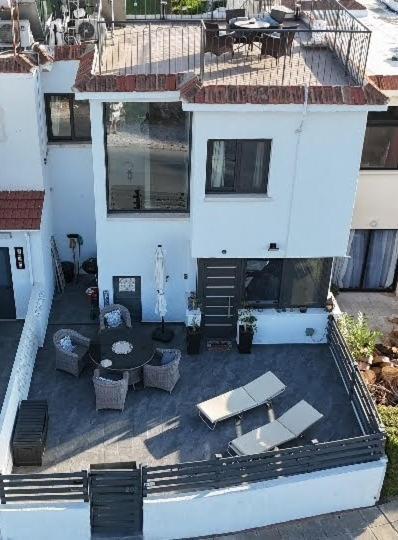 The Summer Haven Polis Dış mekan fotoğraf